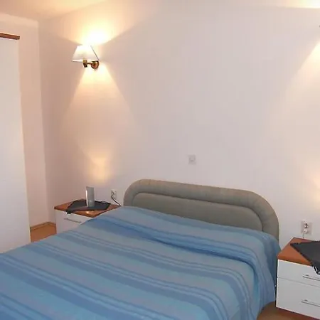 Apartment Pinia Okrug Gornji